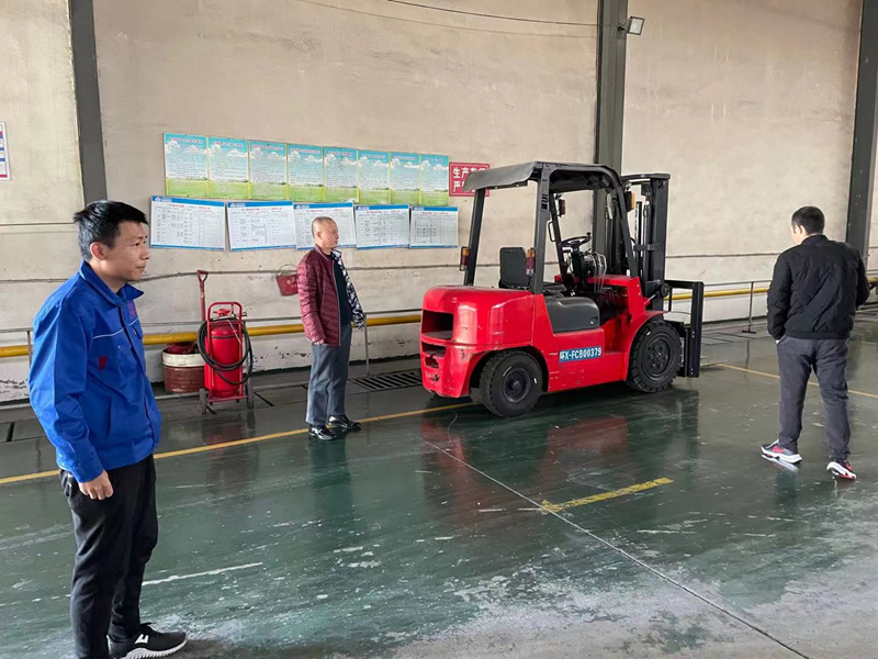 淄博市淄川分局对辖区内企业非道路机械进行检查